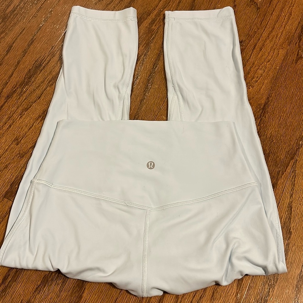 Lululemon Align High Rise 22” - size 6